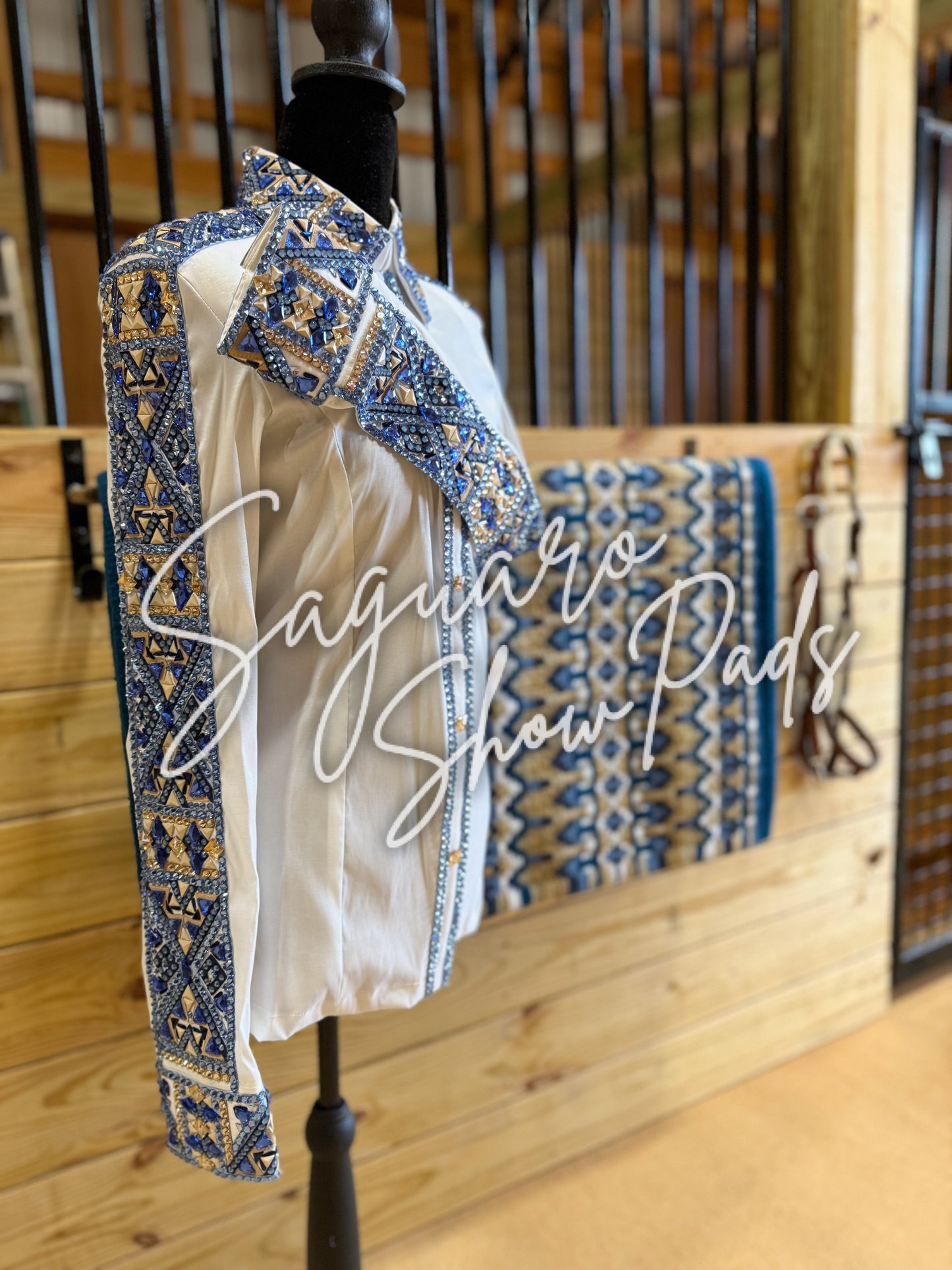 White Taffeta hidden zip by Saguaro (with matching pad)